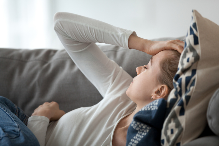 Emicrania, svelato nelle donne mix perfetto che scatena attacchi