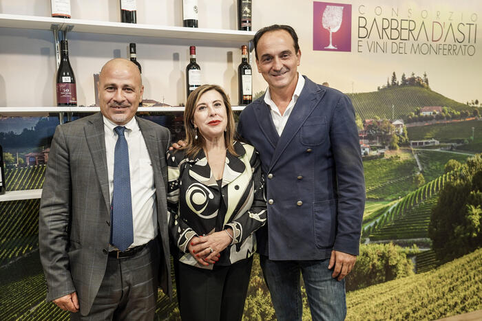 Barbera d'Asti, 21 mila bottiglie docg per Giornata Aisla
