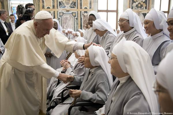 Papa saluta i malati: vi sono vicino, invocate Maria