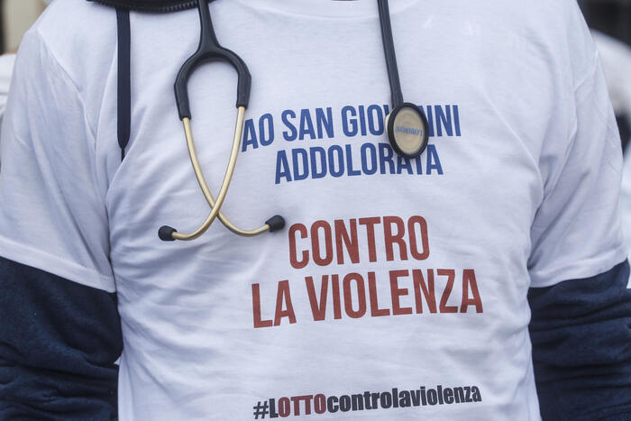 Più di 4.800 aggressioni a sanitari in 3 anni, 71% a donne